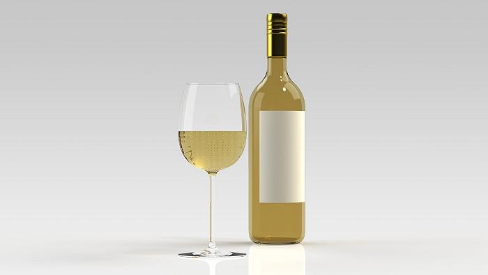 Cosa c’è dietro il “vino rosso”: una legge ci impedisce di conoscere il vitigno della bottiglia che beviamo