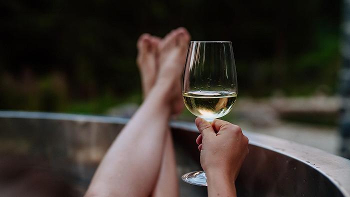 Delirare sul vino è la moda dell’estate grazie a Oscar Farinetti e Josko Gravner