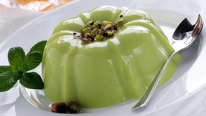 Bavarese al pistacchio, la ricetta che può diventare anche una torta senza cottura