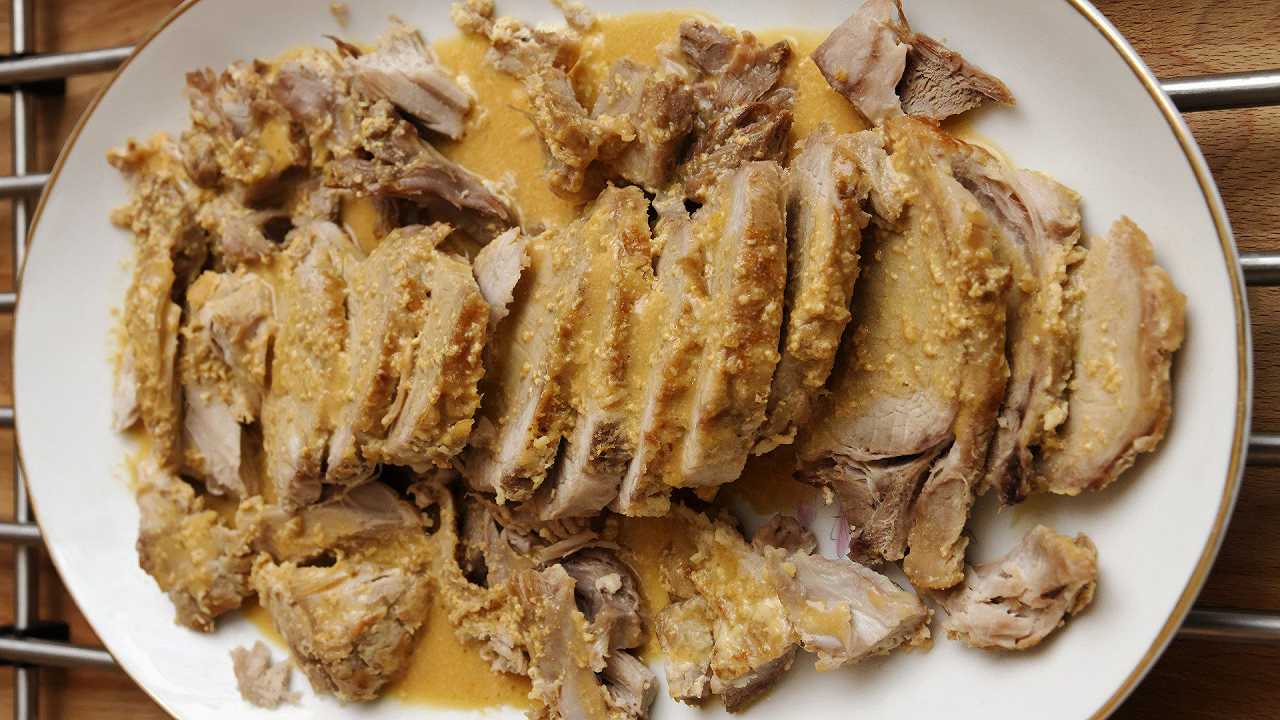 Filetto di maiale al latte, la ricetta della carne più morbida che c’è