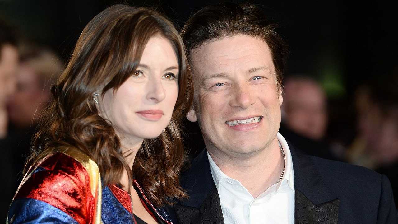 Jamie Oliver e sua moglie si sono tagliati lo “stipendio” di quasi due terzi