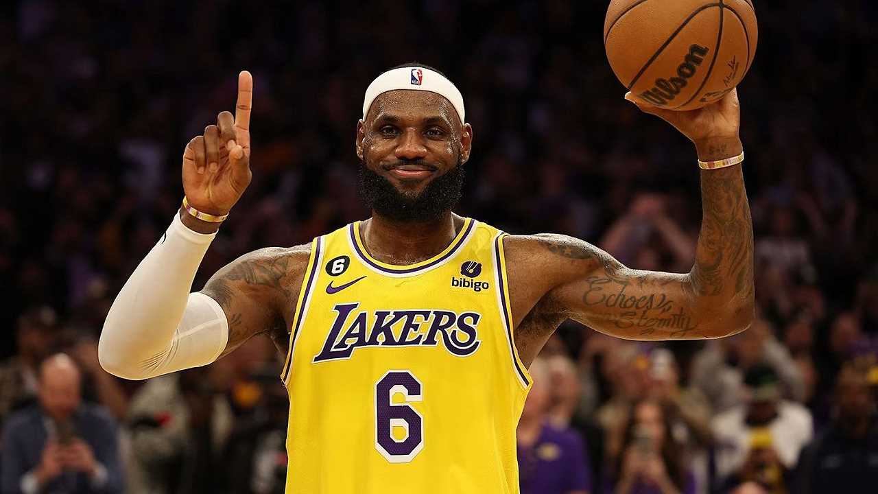 LeBron James festeggia l’oro olimpico spendendo una fortuna in vino: ecco come