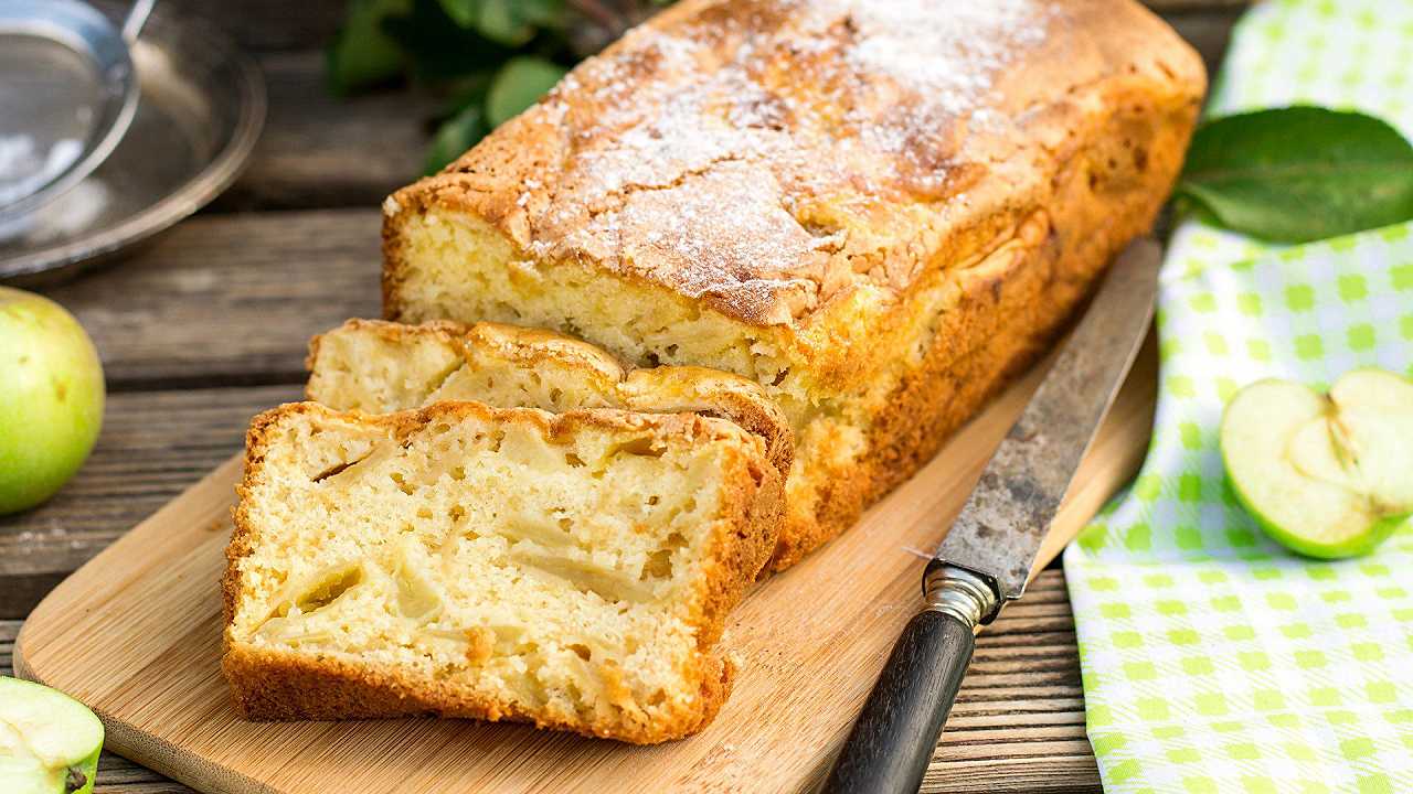 Plumcake alle mele, la ricetta facile e veloce