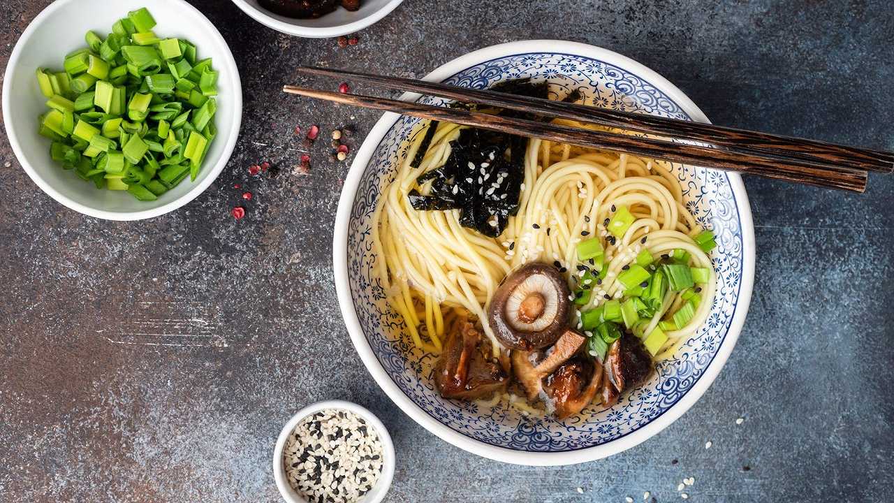 Funghi asiatici: come cucinare shiitake, enoki e tutti gli altri