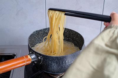 Lessate gli spaghetti