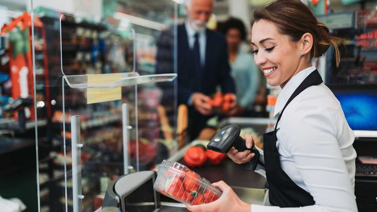 “Non fate la spesa a Ferragosto”: l’appello di Cgil per i supermercati