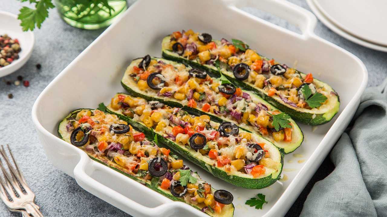 Zucchine ripiene vegetariane, una ricetta leggera gratinata al forno