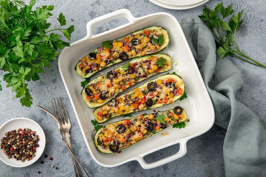 Zucchine ripiene vegetariane, una ricetta leggera gratinata al forno