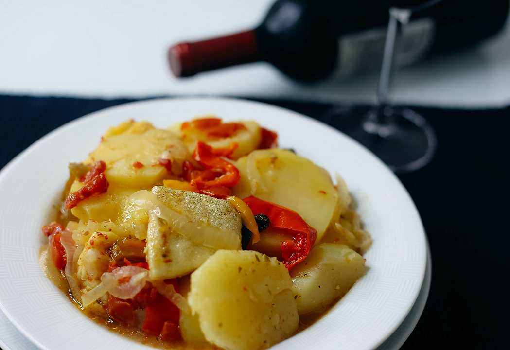 Baccalà in umido, la ricetta con patate e peperoni