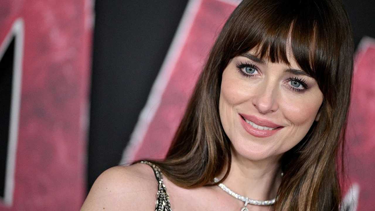 L’esperienza negativa dell’attrice Dakota Johnson con gli energy drink pone un problema di sicurezza?