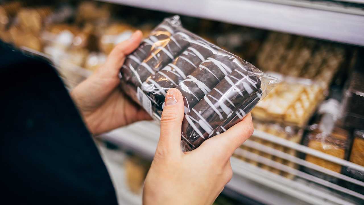 Pesticidi e microtossine nelle merendine al cioccolato: il test de Il Salvagente