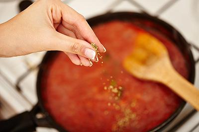 Cuocete la salsa di pomodoro