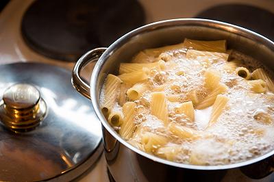 Cuocete e mantecate la pasta