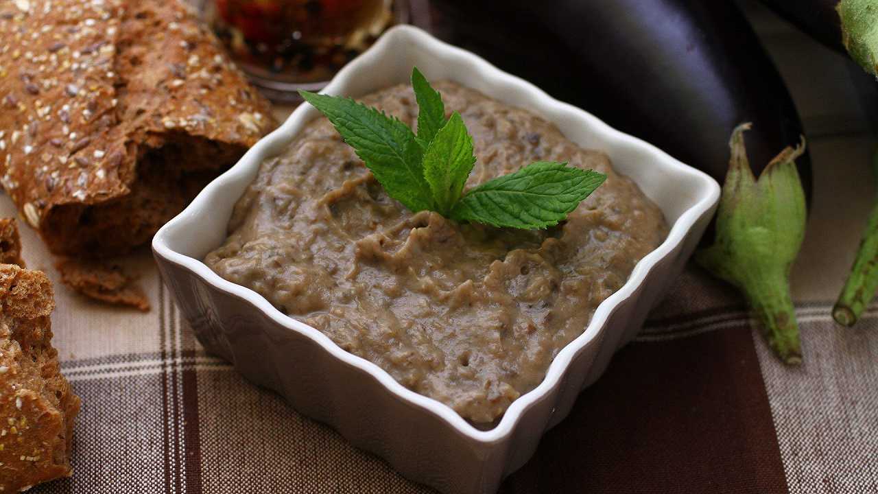 Pesto di melanzane, una ricetta veloce con o senza Bimby