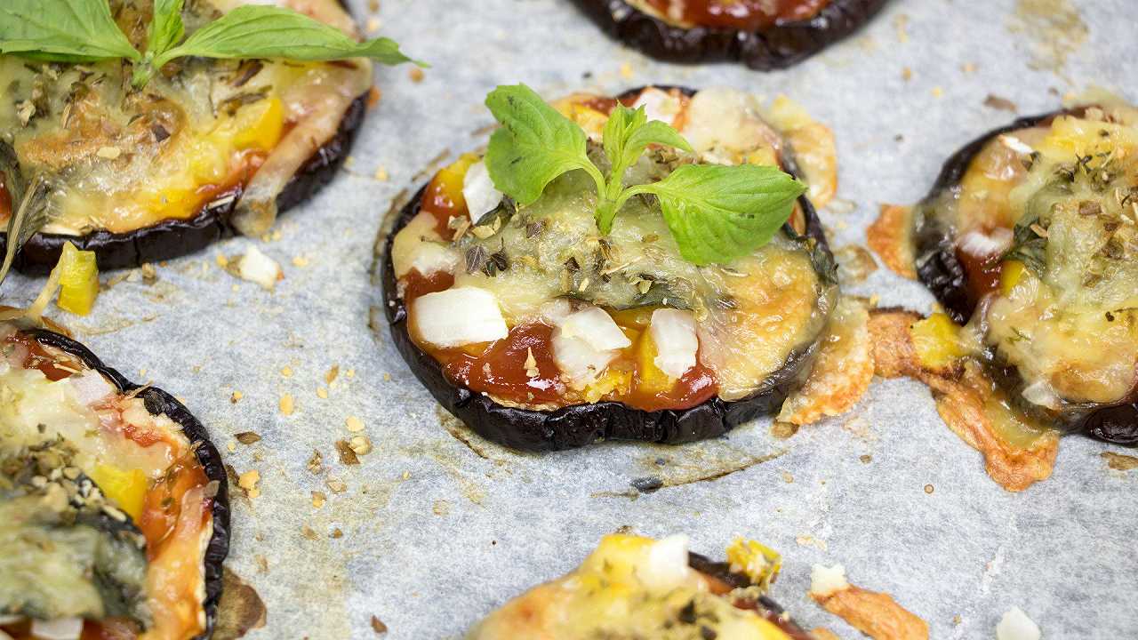 Pizzette di melanzane, la ricetta light al forno