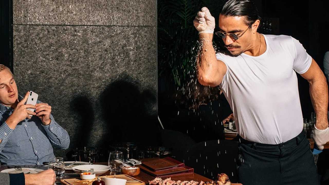 Recensioni negative e crollo dei profitti: è la fine dell’impero di Salt Bae?