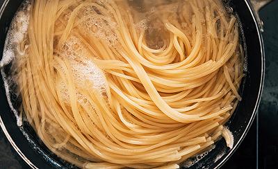 Lessate e condite gli spaghetti