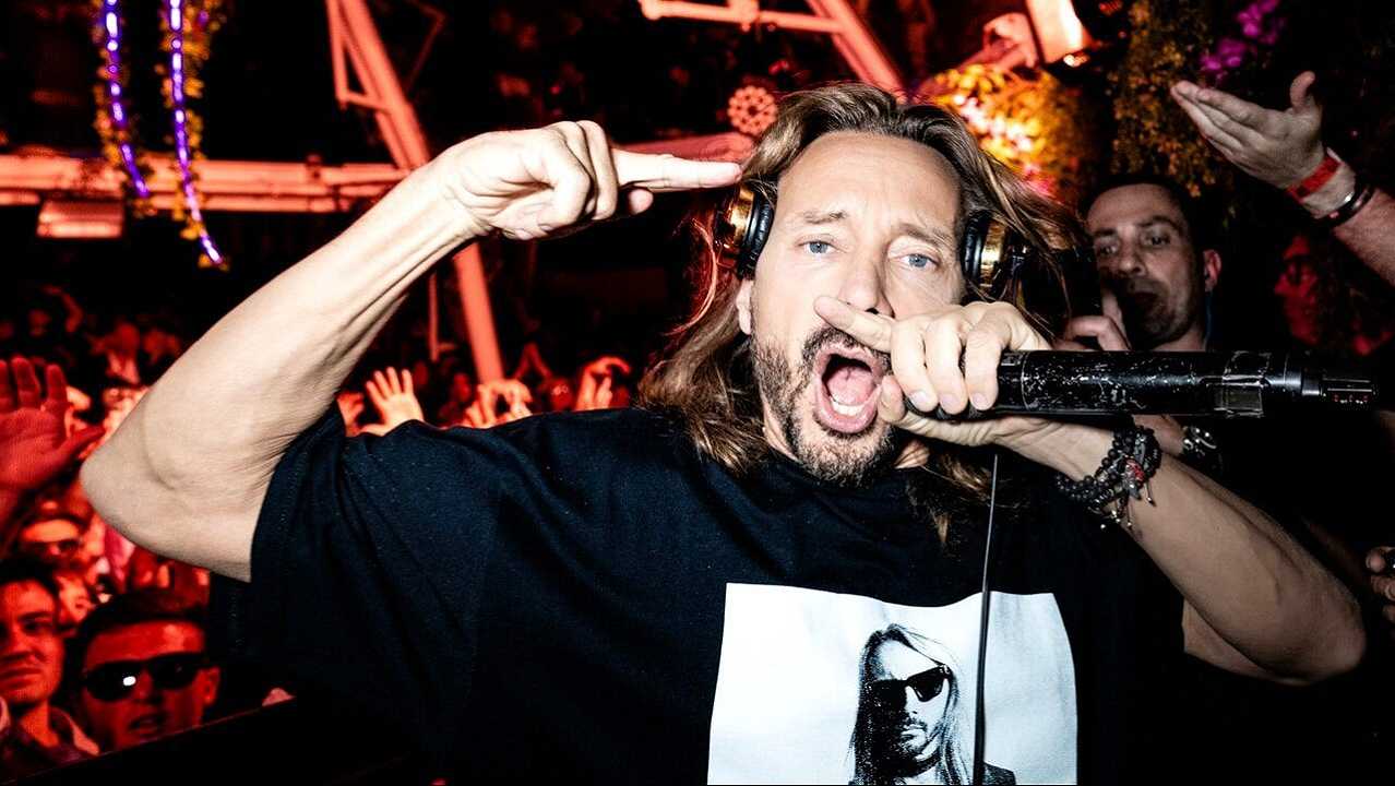 Bob Sinclair visita il panificio più antico di Altamura e diventa uno spasso