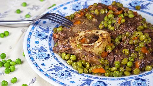 Ossobuco con piselli, la ricetta per un risultato morbido