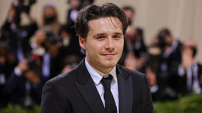 Brooklyn Beckham si lancia nel mercato del food con una “speciale” salsa piccante