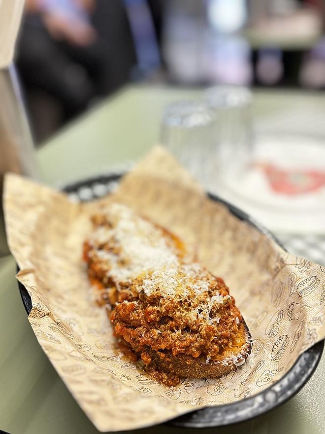 bruschetta di macelleria etto con la carne sardo modicana