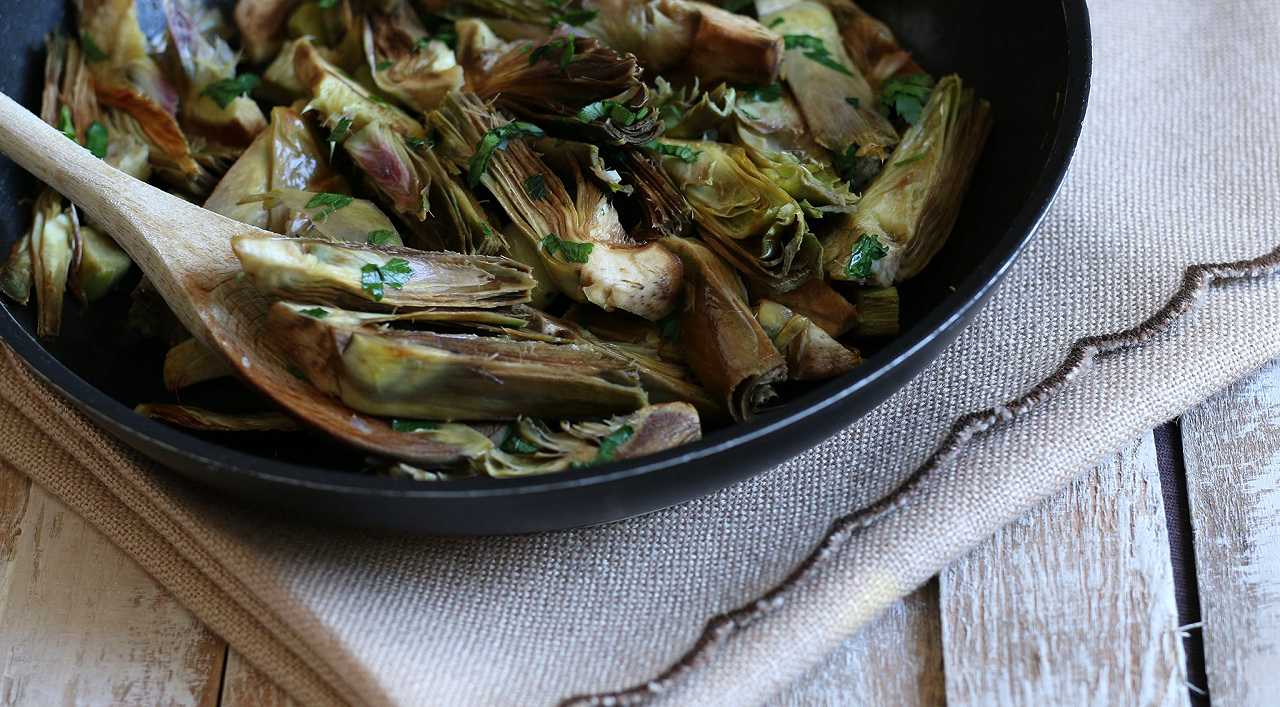 Carciofi trifolati, la ricetta veloce in padella