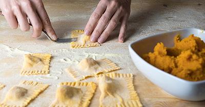 Cuocete i tortelli e conditeli