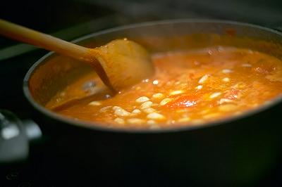 Aggiungete il pomodoro e mescolate insieme