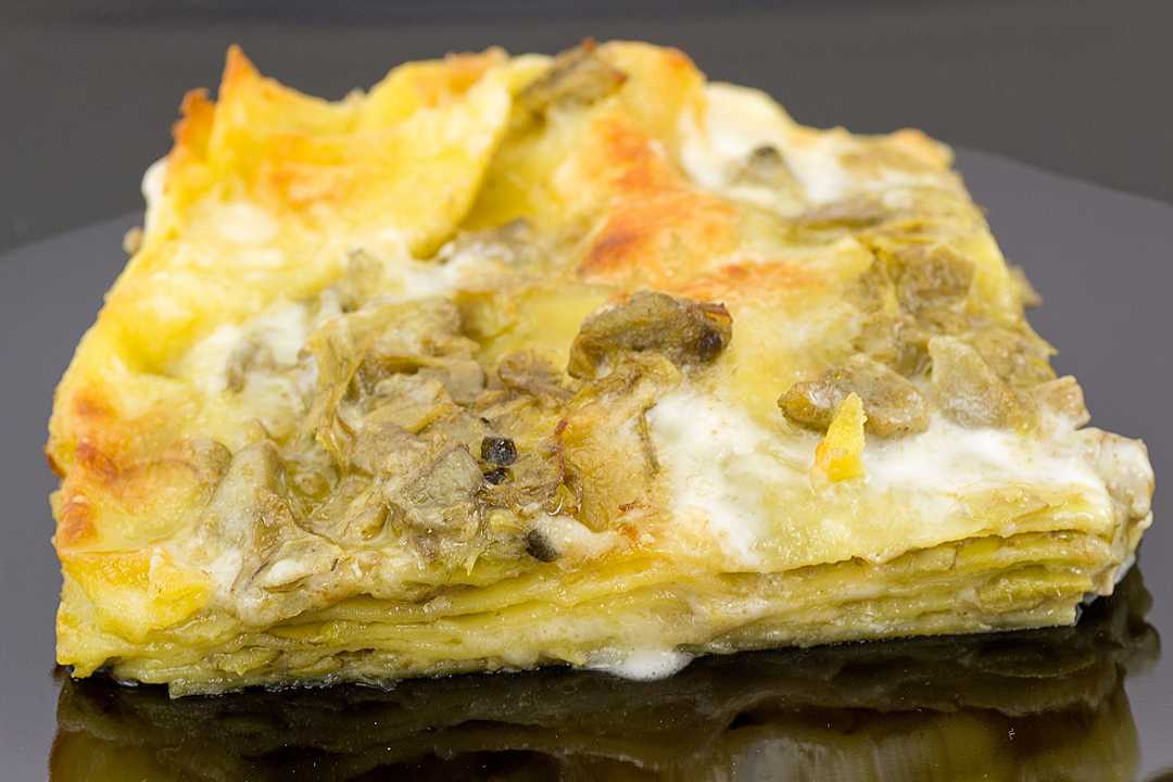 Lasagne ai carciofi, la ricetta di un primo piatto vegetariano e sostanzioso