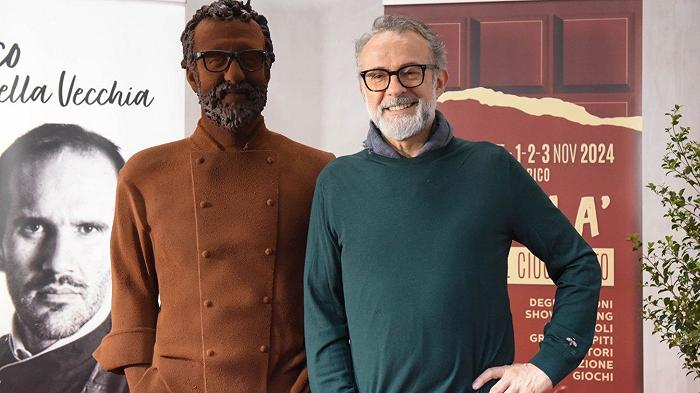 Hanno davvero realizzato un Massimo Bottura di cioccolato a grandezza naturale