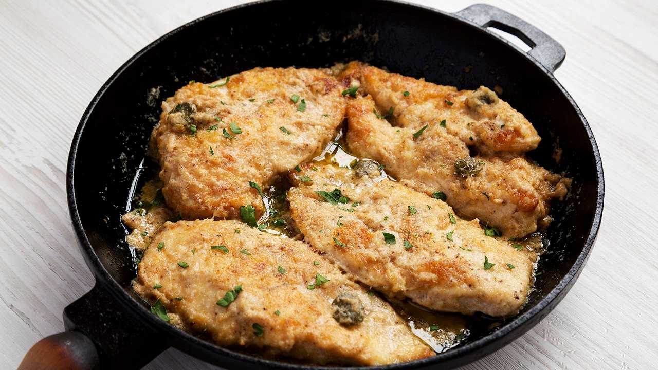 Pollo al limone in padella, la ricetta per farlo morbido