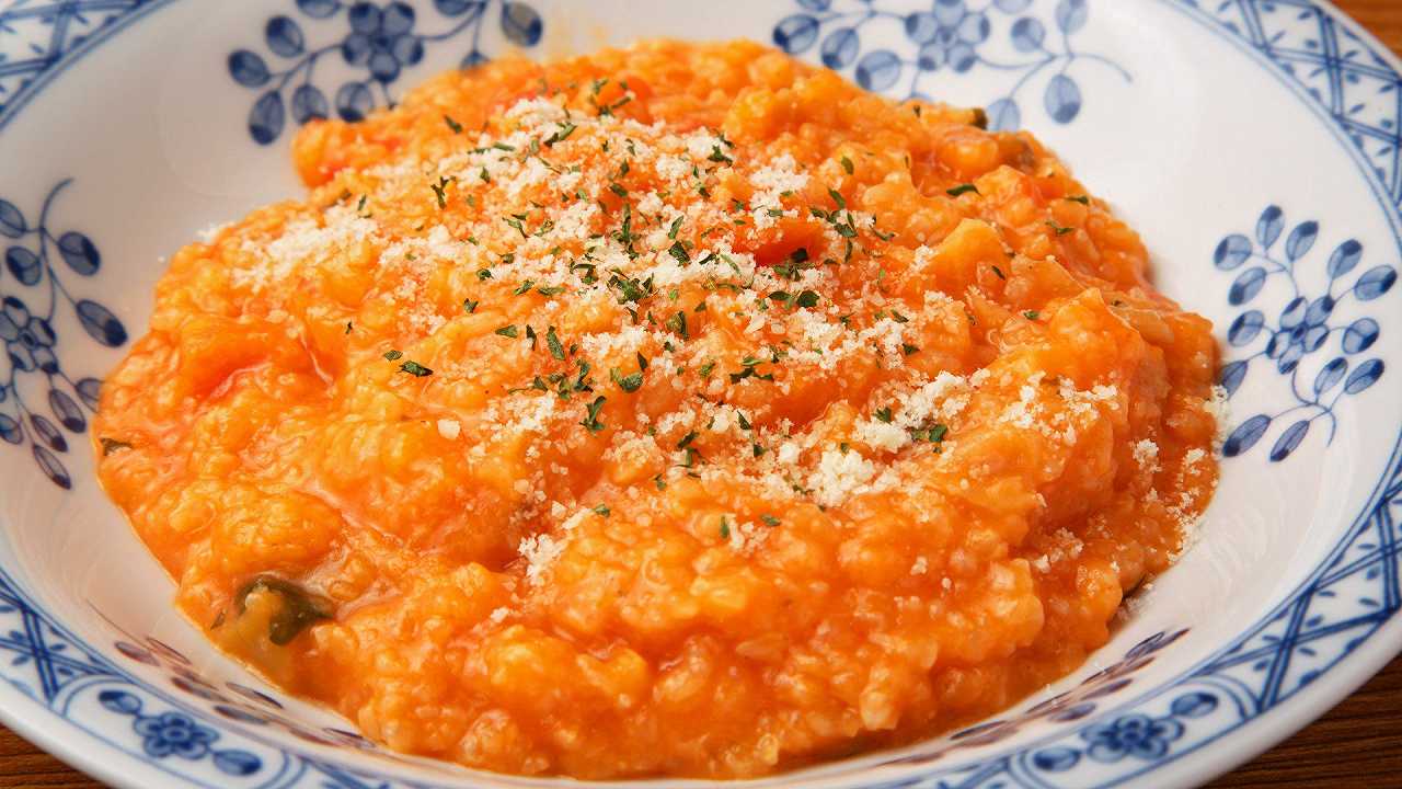 Risotto al pomodoro, la ricetta per farlo cremoso