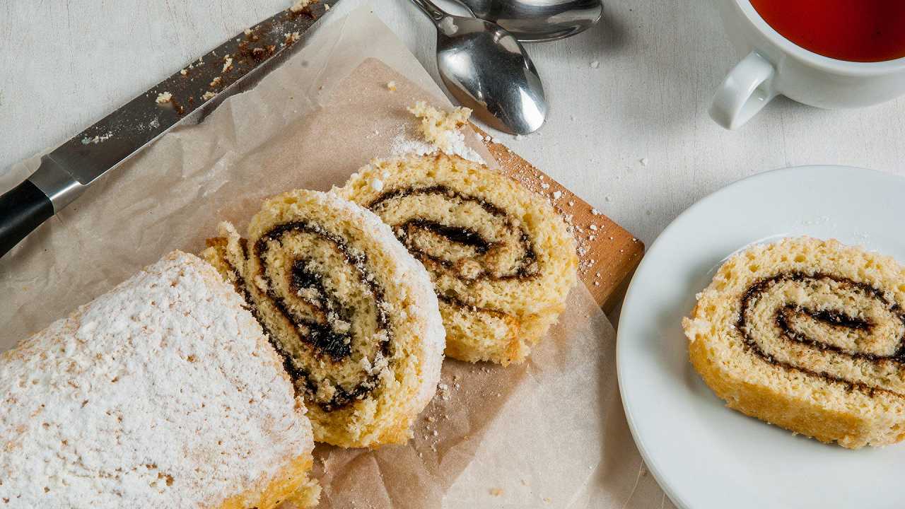 Rotolo alla Nutella, la ricetta veloce e la variante con il Bimby