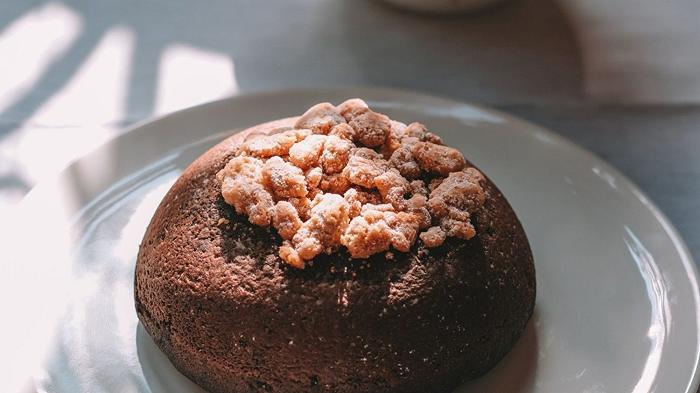 La torta dedicata a Manzoni ti fa vedere la Provvidenza, parola di Vittorio Feltri (e se lo dice lui…)