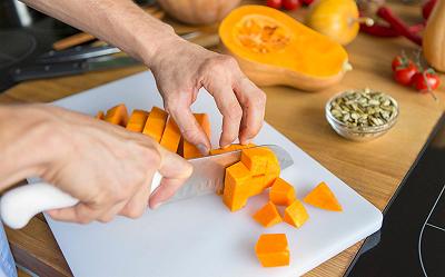 Pulite la zucca e le patate