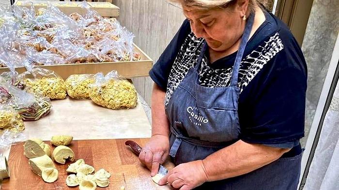 Il caso delle orecchiette a Bari continua: chiuso l’home restaurant di Nunzia