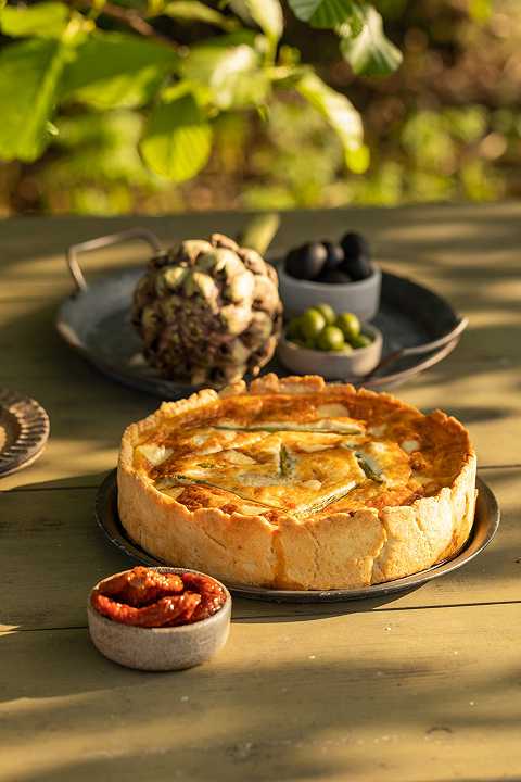 Torta salata con carciofi e ricotta, la ricetta alta e cremosa