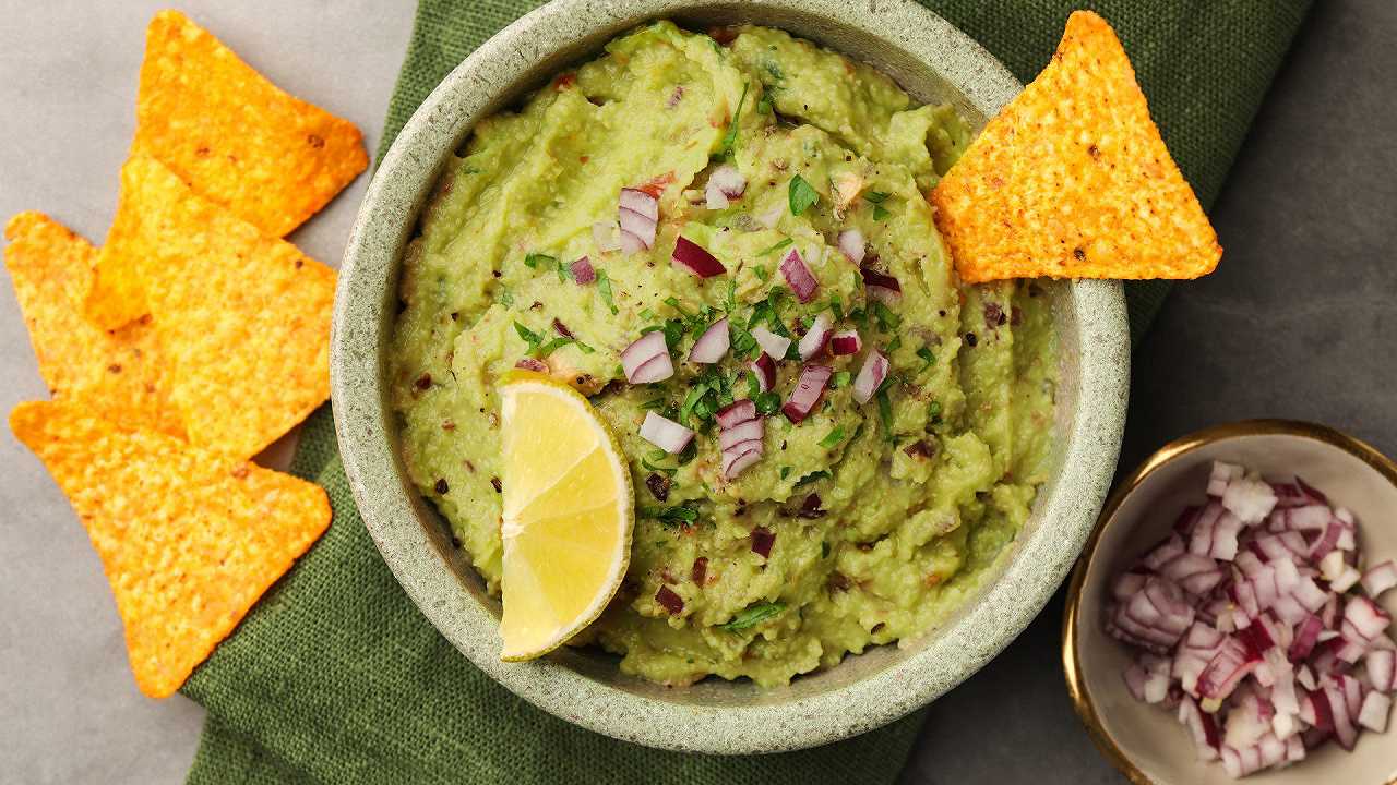 Guacamole, la ricetta della salsa messicana da fare anche con il Bimby