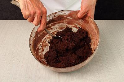 Preparate la frolla al cioccolato