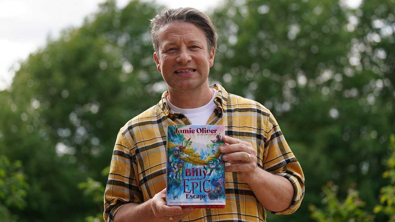 Ritirato dai negozi il primo libro per bambini di Jamie Oliver