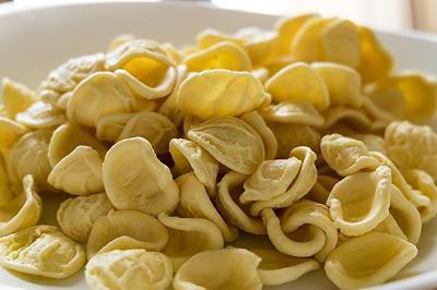 Cuocete orecchiette e cime di rapa