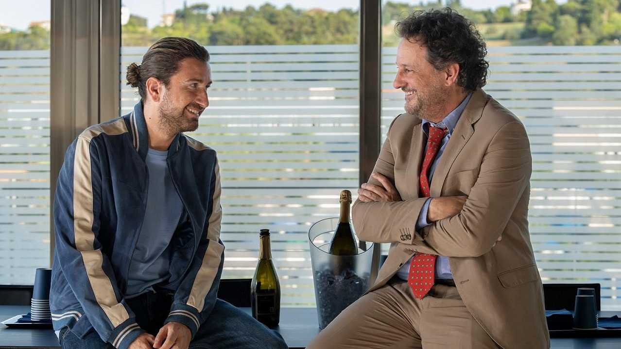 Leonardo Pieraccioni e Alessandro Siani come gli influencer al ristorante