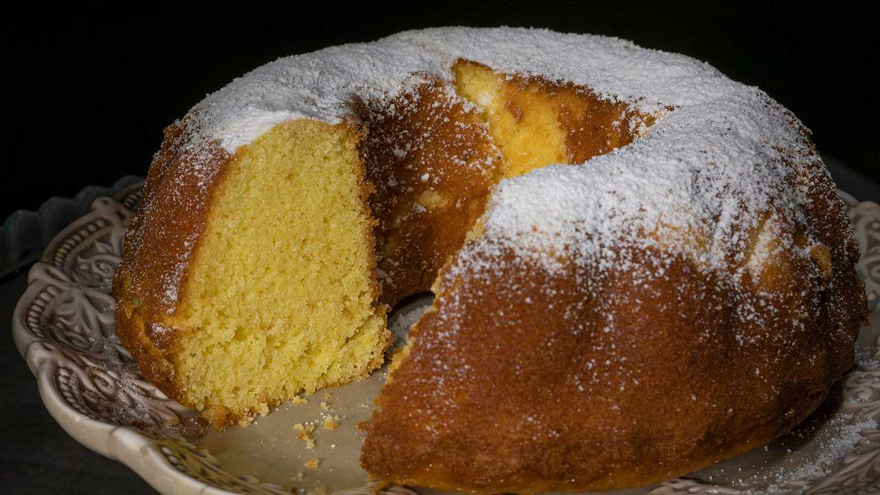 Ciambella alla ricotta, la ricetta con i trucchi per farla soffice