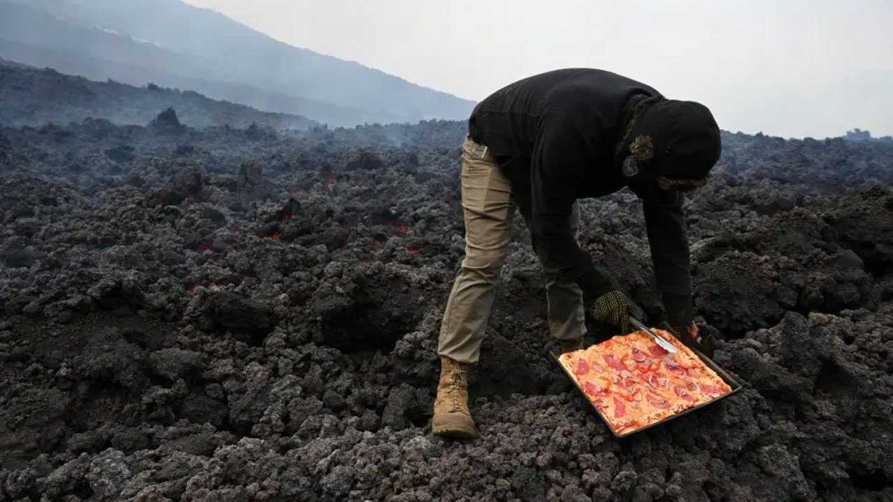 La pizza più pericolosa al mondo viene cotta sulla lava di un vulcano attivo