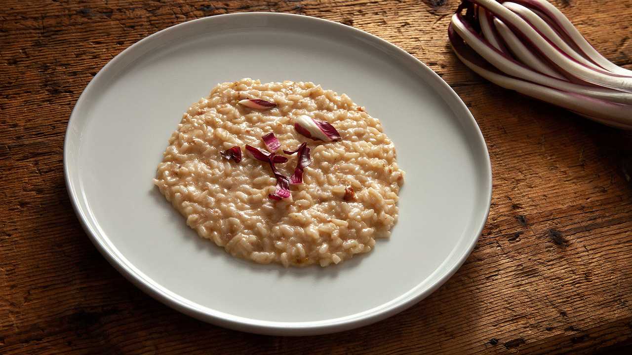 Risotto radicchio e salsiccia, la ricetta per farlo cremoso