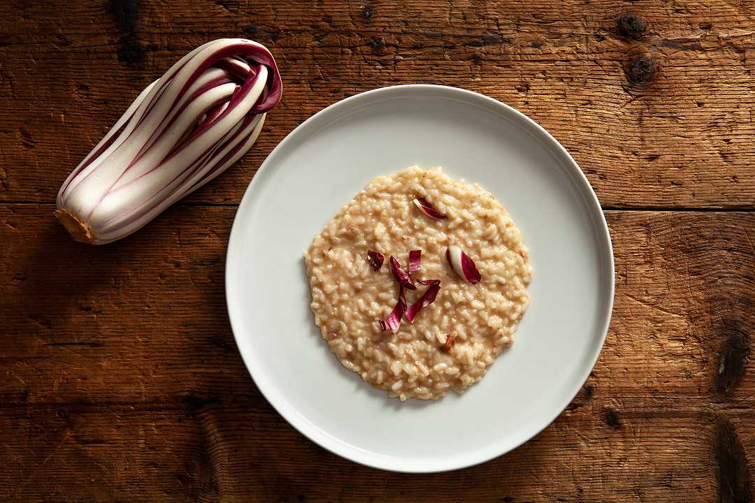 Risotto radicchio e salsiccia, la ricetta per farlo cremoso