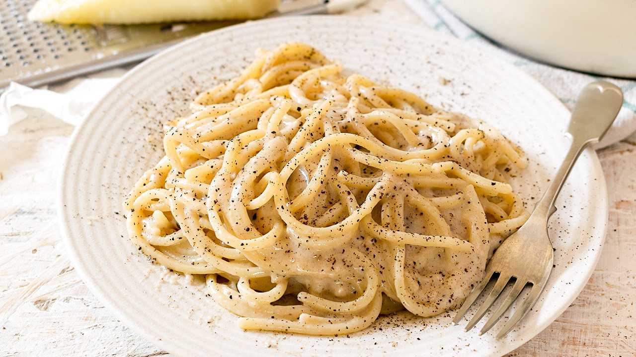 Spaghetti cacio e pepe, la ricetta originale