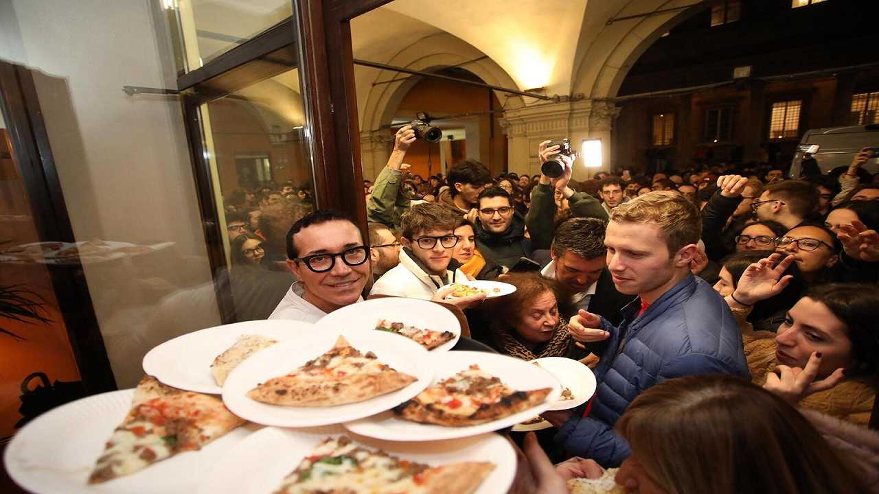 A Padova il successo della pizzeria di Gino Sorbillo fa arrabbiare i residenti