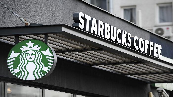 Starbucks chiude allo scrocco: la consumazione sarà obbligatoria