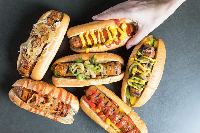 beyond sausage hot dog beyond meat